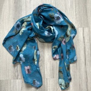 E S MADE IN ITALY scarf